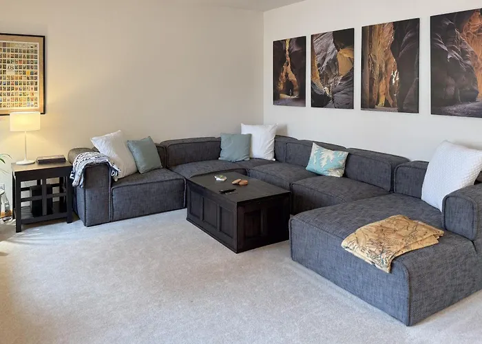 A Quiet, Stylish And Cozy Retreat. * Page
