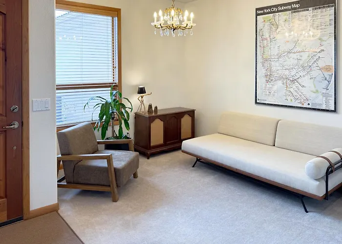 A Quiet, Stylish And Cozy Retreat.