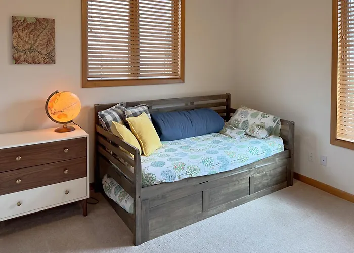 A Quiet, Stylish And Cozy Retreat. *
