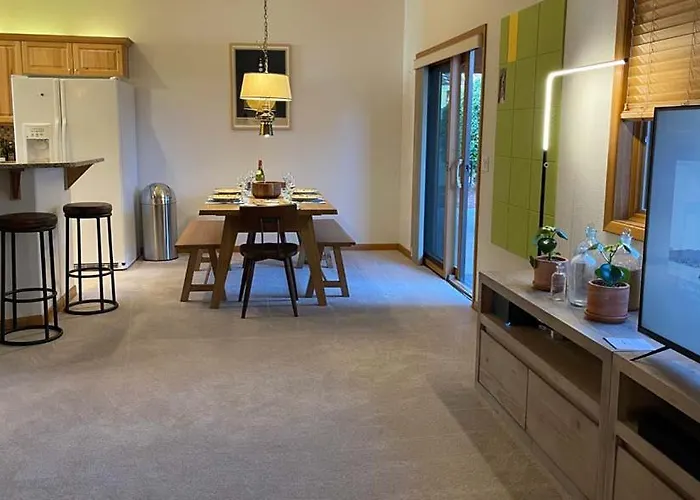 A Quiet, Stylish And Cozy Retreat. Ferienhaus Page